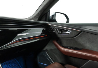 Подержанный автомобиль Audi SQ8 2021 года (23 фото)