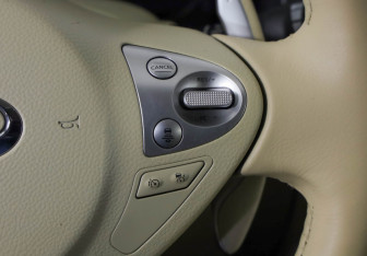 Подержанный автомобиль Infiniti FX 2012 года (14 фото)