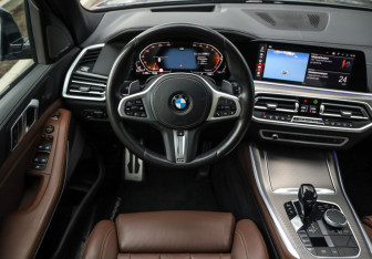 Подержанный автомобиль BMW X5 2020 года (13 фото)