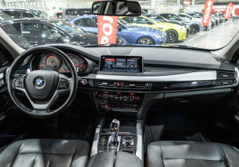 Подержанный автомобиль BMW X5 2018 года (13 фото)
