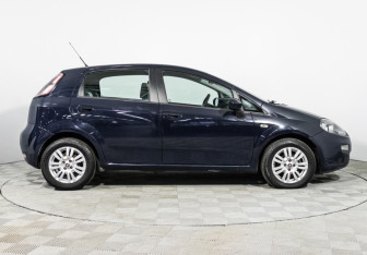 Подержанный автомобиль Fiat Punto Hatchback 2012 года (4 фото)