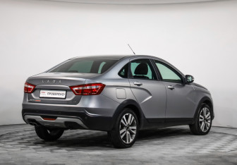 Подержанный автомобиль LADA (ВАЗ) Vesta Sedan 2018 года (5 фото)