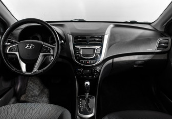 Подержанный автомобиль Hyundai Solaris Sedan 2013 года (14 фото)
