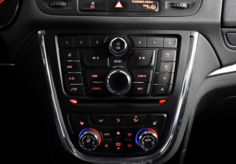 Подержанный автомобиль Opel Mokka 2013 года (17 фото)