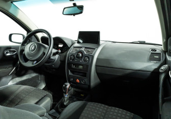 Подержанный автомобиль Renault Megane Sedan 2006 года (9 фото)