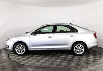 Подержанный автомобиль Skoda Rapid Liftback 2018 года (8 фото)