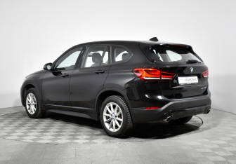 Подержанный автомобиль BMW X1 2021 года (7 фото)