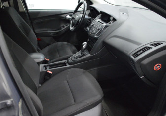 Подержанный автомобиль Ford Focus Wagon 2015 года (12 фото)