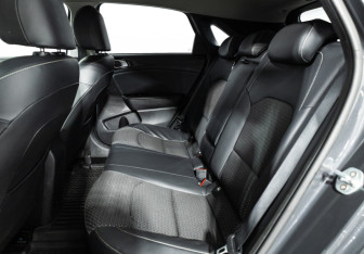 Подержанный автомобиль Kia Ceed Hatchback 2018 года (10 фото)