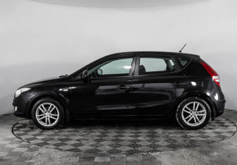 Подержанный автомобиль Hyundai i30 Hatchback 2009 года (8 фото)