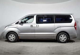 Подержанный автомобиль Hyundai Grand Starex 2010 года (8 фото)
