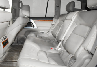 Подержанный автомобиль Toyota Land Cruiser Suv 2012 года (14 фото)