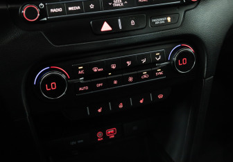 Подержанный автомобиль Kia Ceed Wagon 2019 года (16 фото)