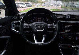 Подержанный автомобиль Audi Q3 2019 года (10 фото)