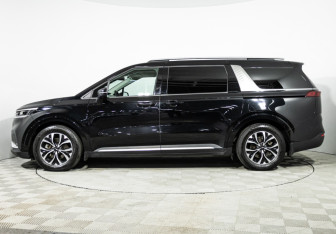 Подержанный автомобиль Kia Carnival 2022 года (8 фото)
