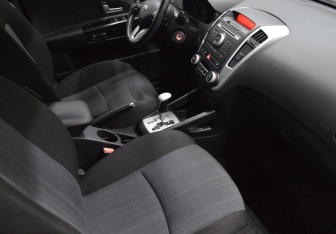 Подержанный автомобиль Kia Ceed Wagon 2010 года (12 фото)
