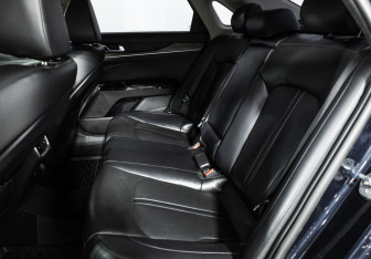 Подержанный автомобиль Kia K5 2022 года (10 фото)