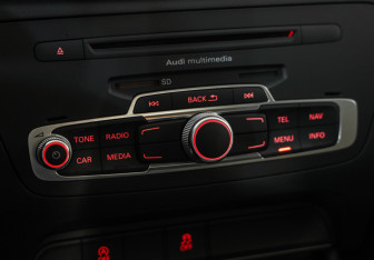 Подержанный автомобиль Audi Q3 2014 года (15 фото)