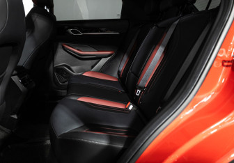 Подержанный автомобиль Geely Coolray 2024 года (10 фото)