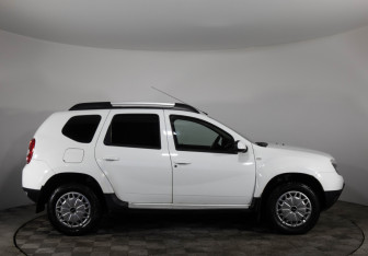 Подержанный автомобиль Renault Duster 2014 года (4 фото)
