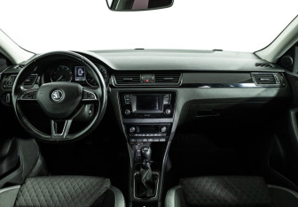 Подержанный автомобиль Skoda Rapid Liftback 2015 года (13 фото)