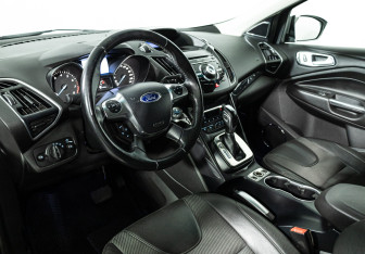 Подержанный автомобиль Ford Kuga 2013 года (11 фото)