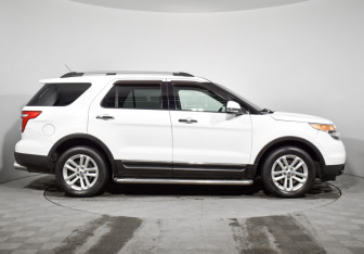 Подержанный автомобиль Ford Explorer 2014 года (4 фото)