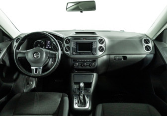 Подержанный автомобиль Volkswagen Tiguan 2015 года (13 фото)