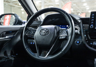 Подержанный автомобиль Toyota Camry Sedan 2021 года (22 фото)