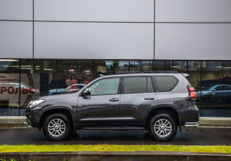 Подержанный автомобиль Toyota Land Cruiser Prado 2019 года (9 фото)
