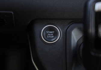 Подержанный автомобиль Land Rover Defender Suv 2021 года (15 фото)