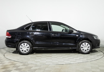 Подержанный автомобиль Volkswagen Polo Sedan 2012 года (4 фото)