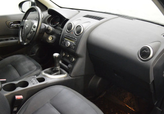 Подержанный автомобиль Nissan Qashqai 2010 года (12 фото)