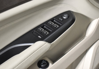 Подержанный автомобиль Cadillac SRX 2014 года (10 фото)
