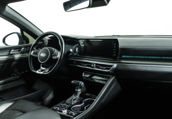 Подержанный автомобиль Kia K5 2020 года (10 фото)