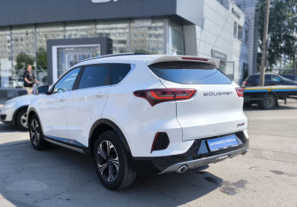 Подержанный автомобиль Soueast DX8S 2022 года (6 фото)