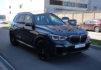 Подержанный автомобиль BMW X5 2020 года (3 фото)