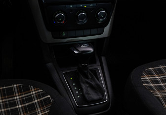 Подержанный автомобиль Skoda Yeti 2012 года (11 фото)