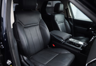 Подержанный автомобиль Land Rover Discovery 2019 года (26 фото)
