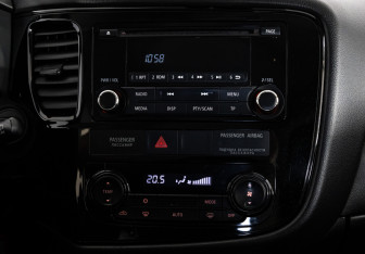 Подержанный автомобиль Mitsubishi Outlander 2017 года (15 фото)