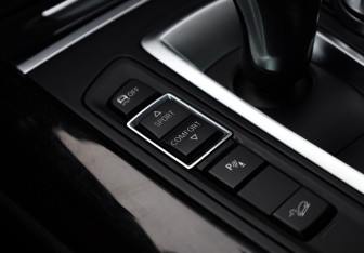 Подержанный автомобиль BMW X5 2018 года (21 фото)