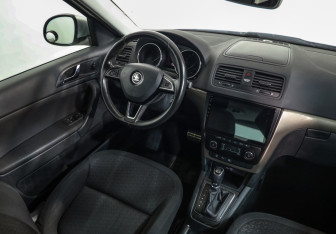 Подержанный автомобиль Skoda Yeti 2016 года (9 фото)