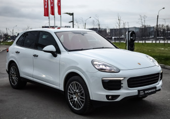 Подержанный автомобиль Porsche Cayenne 2016 года (4 фото)