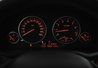 Подержанный автомобиль BMW X3 2013 года (18 фото)