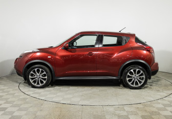 Подержанный автомобиль Nissan Juke 2011 года (8 фото)