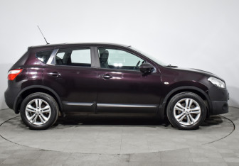 Подержанный автомобиль Nissan Qashqai 2012 года (4 фото)