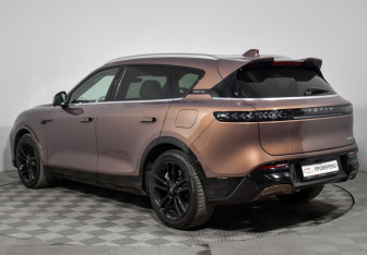 Подержанный автомобиль Voyah Free 2024 года (7 фото)