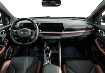 Подержанный автомобиль Geely Coolray 2023 года (13 фото)