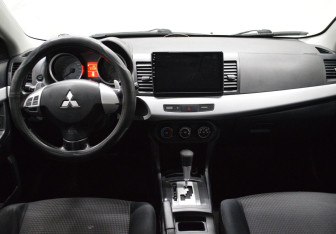 Подержанный автомобиль Mitsubishi Lancer Sedan 2008 года (14 фото)