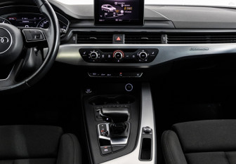Подержанный автомобиль Audi A4 Wagon 2019 года (16 фото)